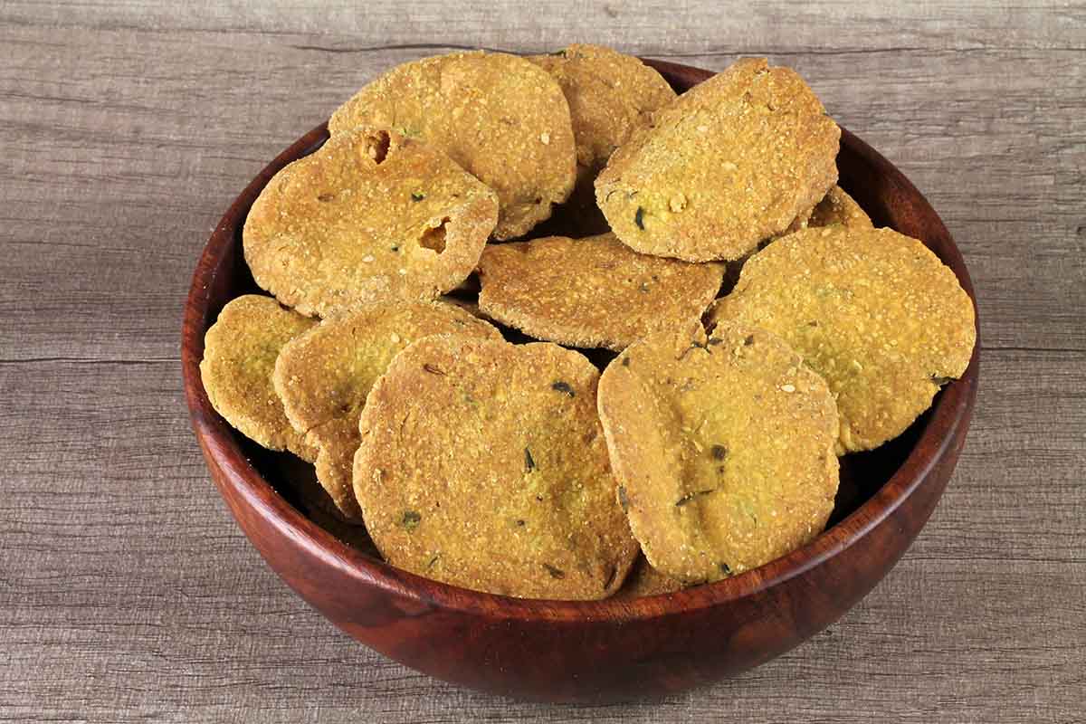 Roasted Wheat Bajra Methi Puri 200 Gm
