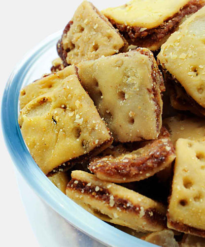 Sandwich Bhakarwadi 200 Gm