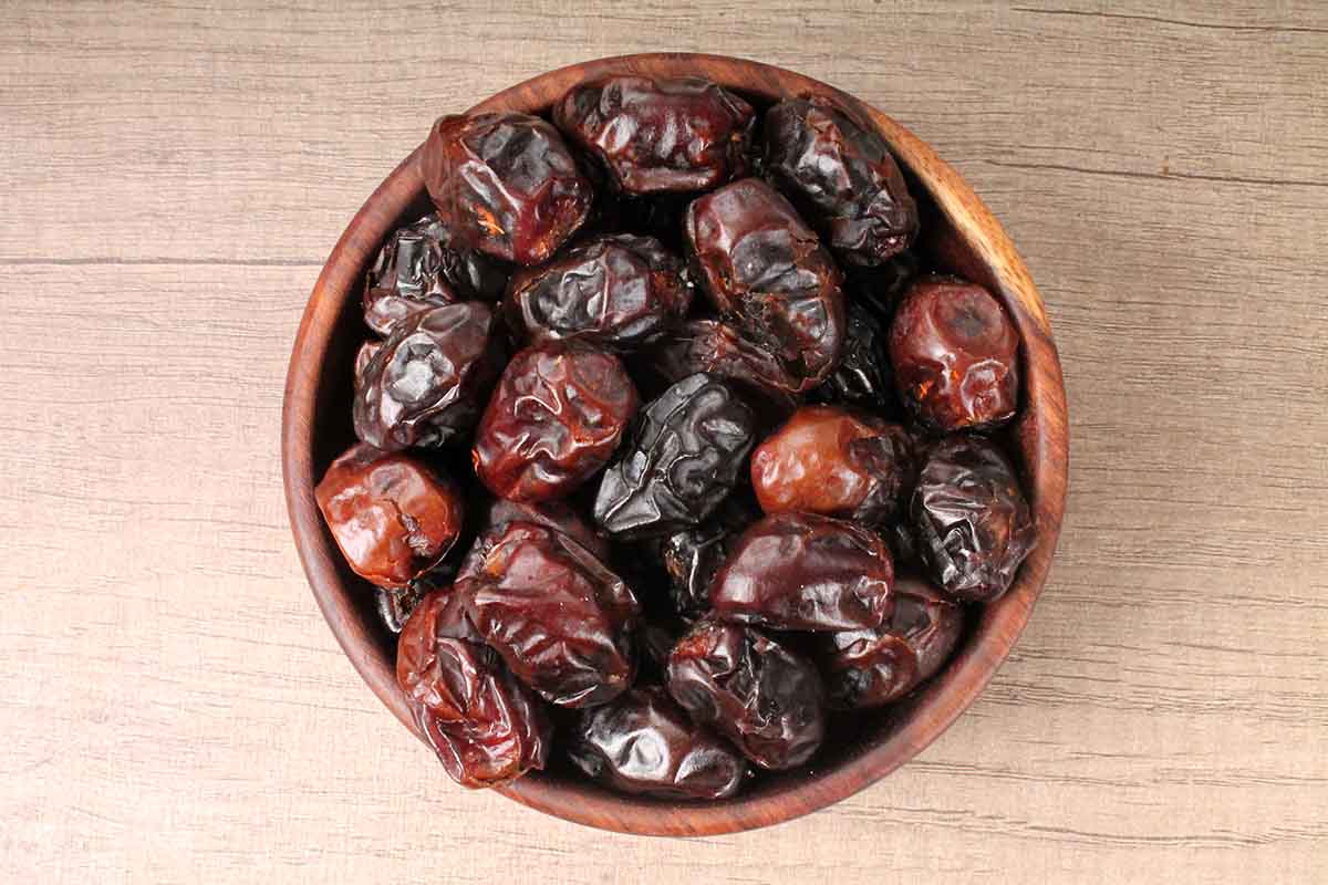 Black Dates With Seed 500 Gm