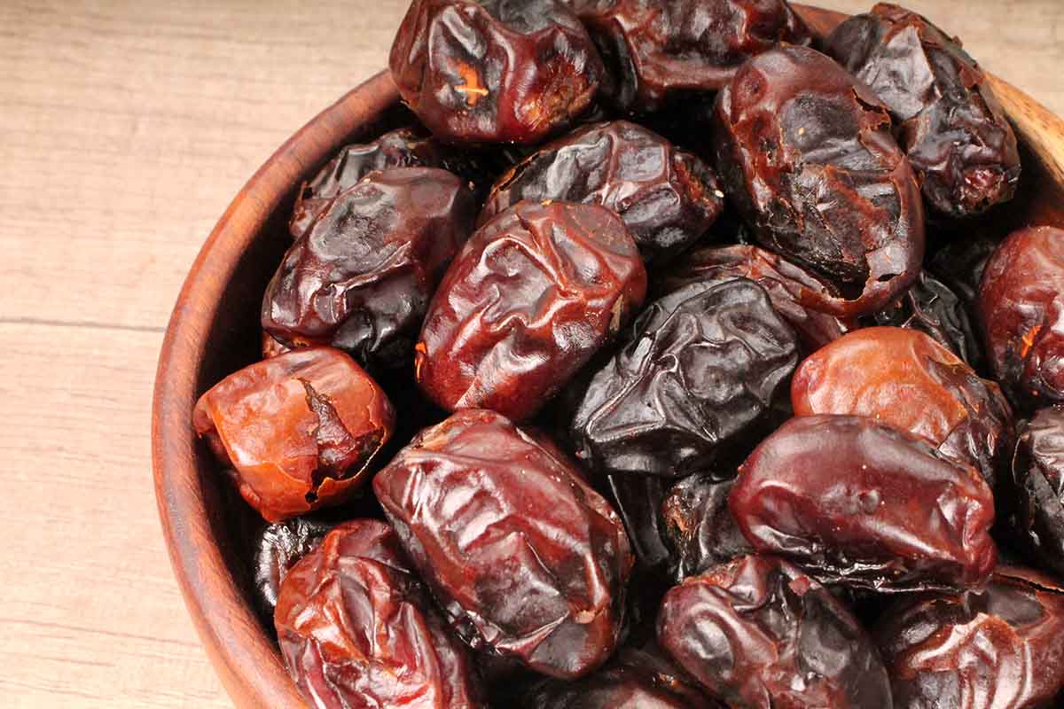 Black Dates With Seed 500 Gm