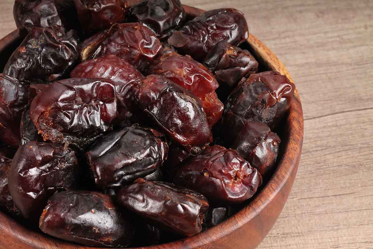 Black Dates Seedless 500 Gm