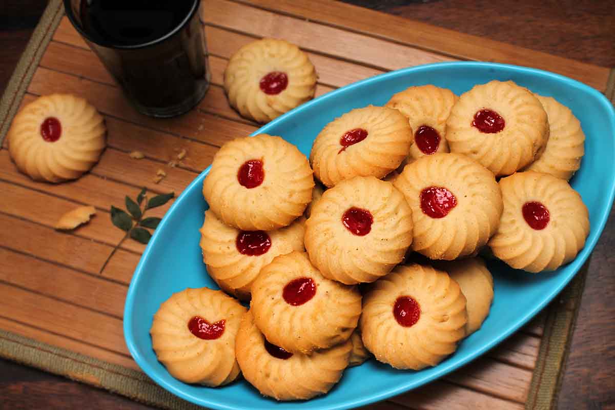 JAM CASHEWNUT BISCUITS