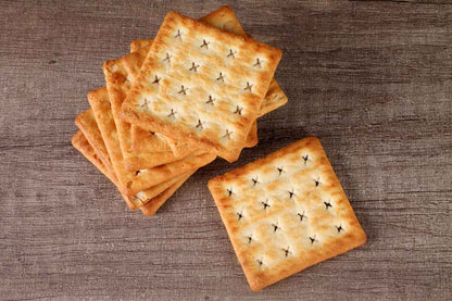 WHOLE WHEAT SLIM PEPPER CRACKERS 130 GM